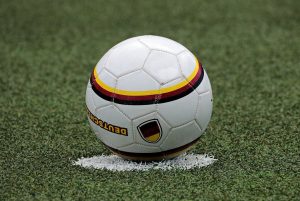 Fußball auf Anstoßpunkt